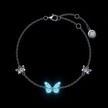 Bracelet papillon Lumina — glow bleu fond noir